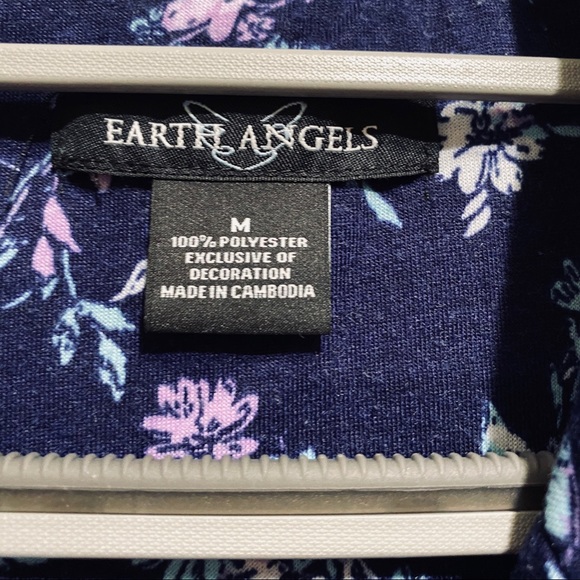 ☘️Earth Angels floral blouse size m - Picture 3 of 4